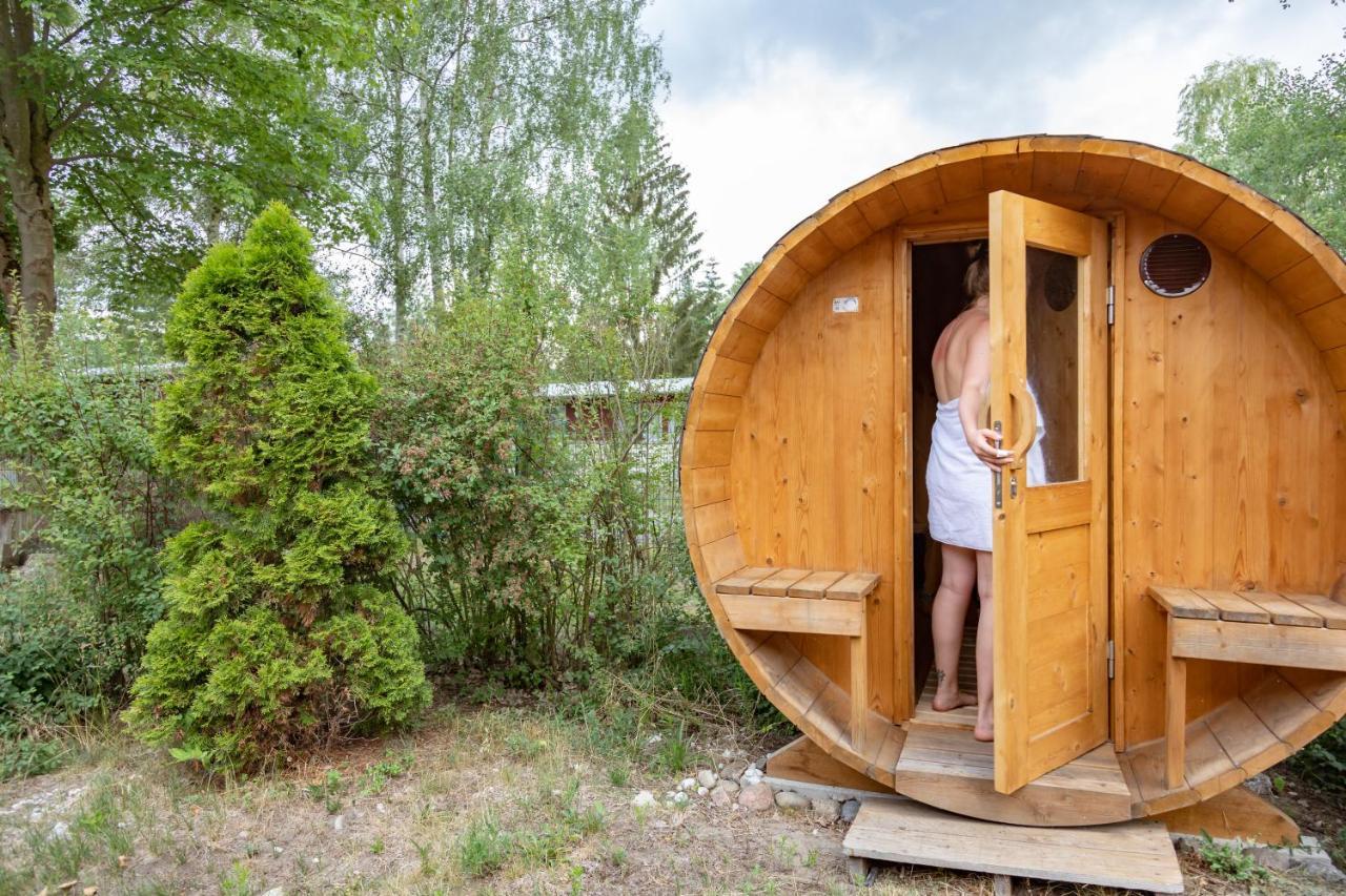 יואכימסטאל Gemutliches Tinyhouse Bungalow Mit Kamin & Sauna Am See מראה חיצוני תמונה